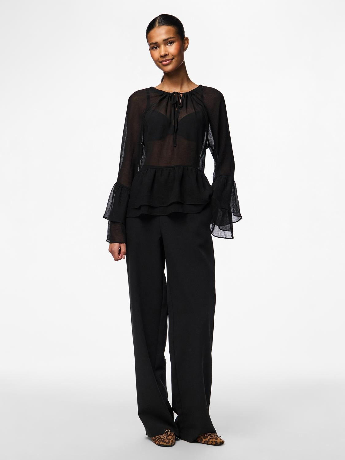 model_shot-front_full